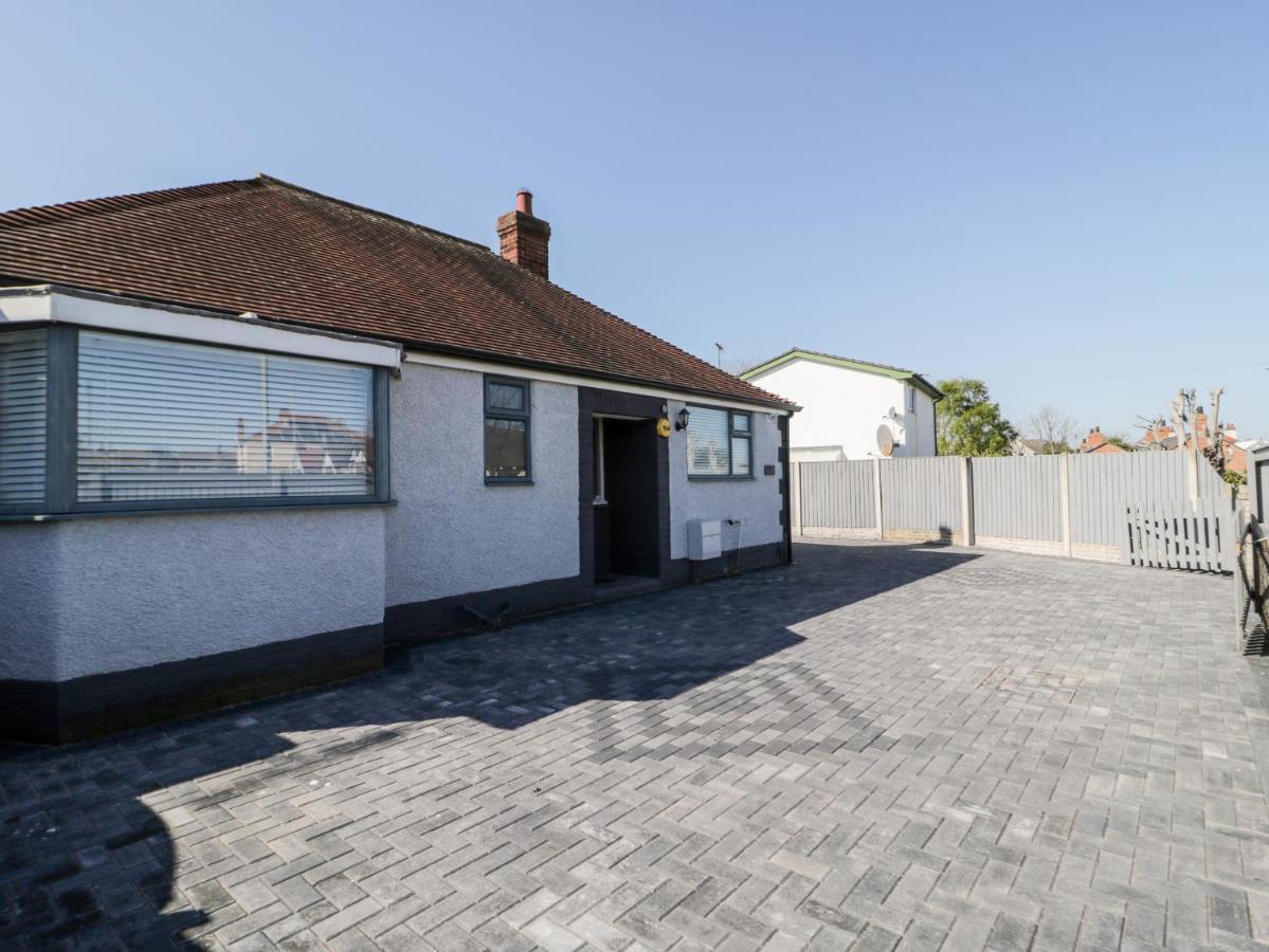 Seaside Retreat Villa Prestatyn Exterior photo